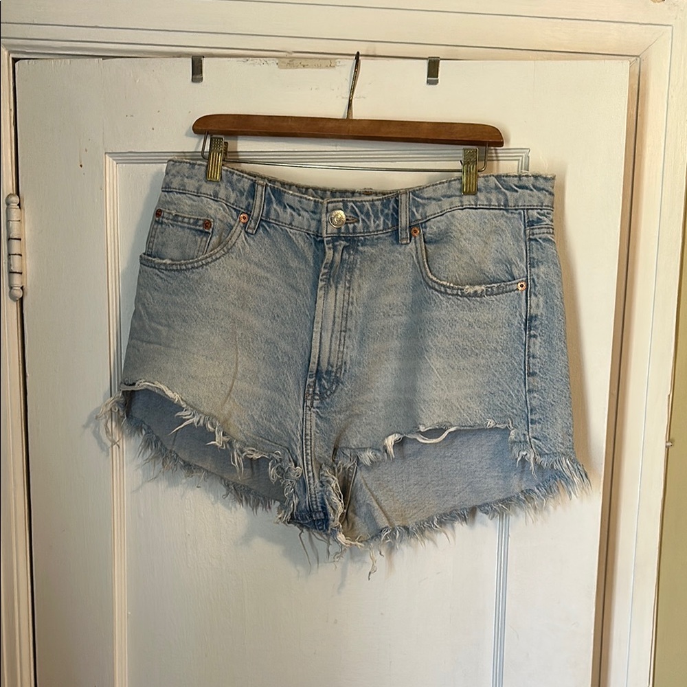 Zara Women's Light Blue Denim Shorts